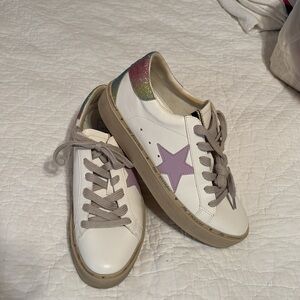 Shu Shop‎ Reba White Sneakers with Purple Star Accent